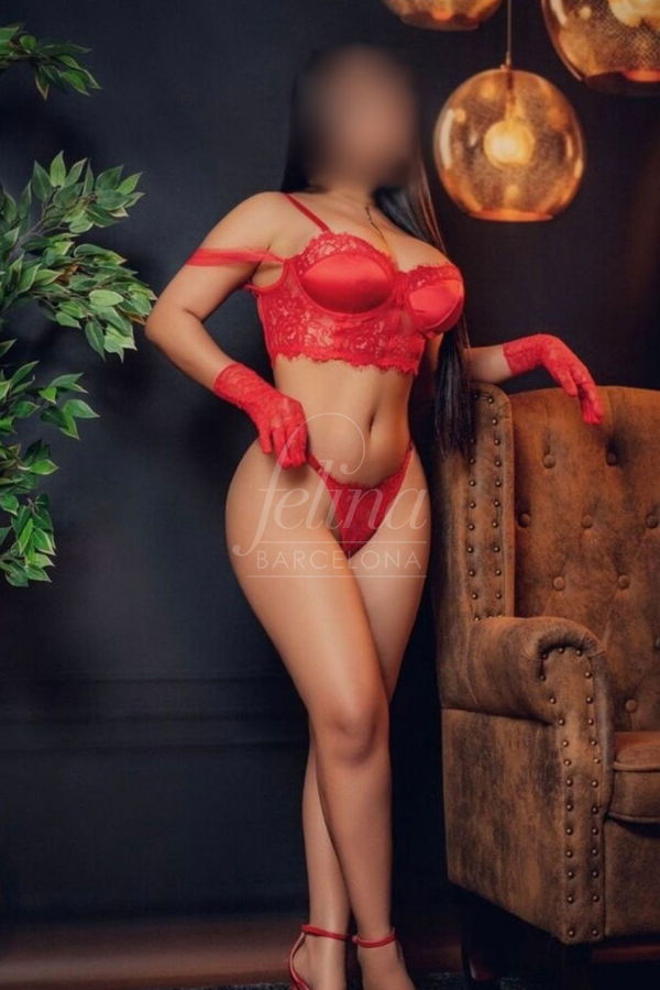 Escort di lusso in lingerie rossa a Felina Barcelona, Nina